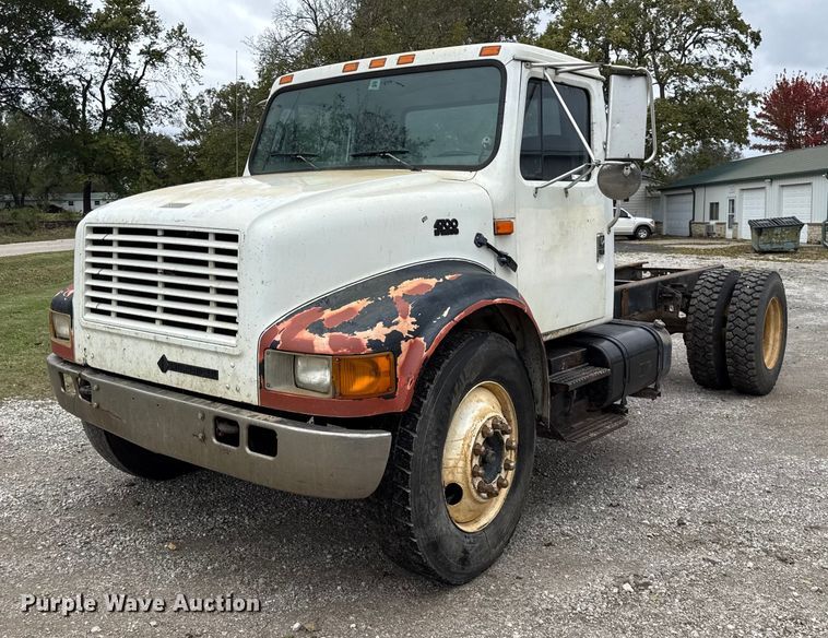 1995 International  4700 truck cab and chassis - DY8356