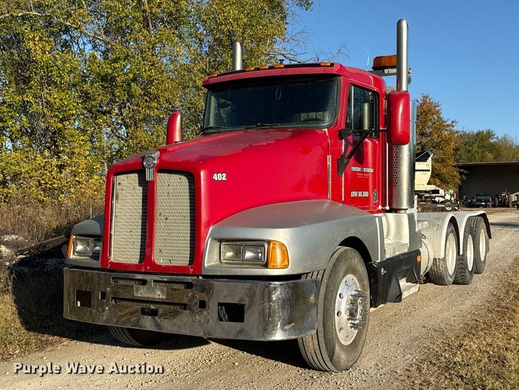 1994 Kenworth T600 semi truck - DY8429