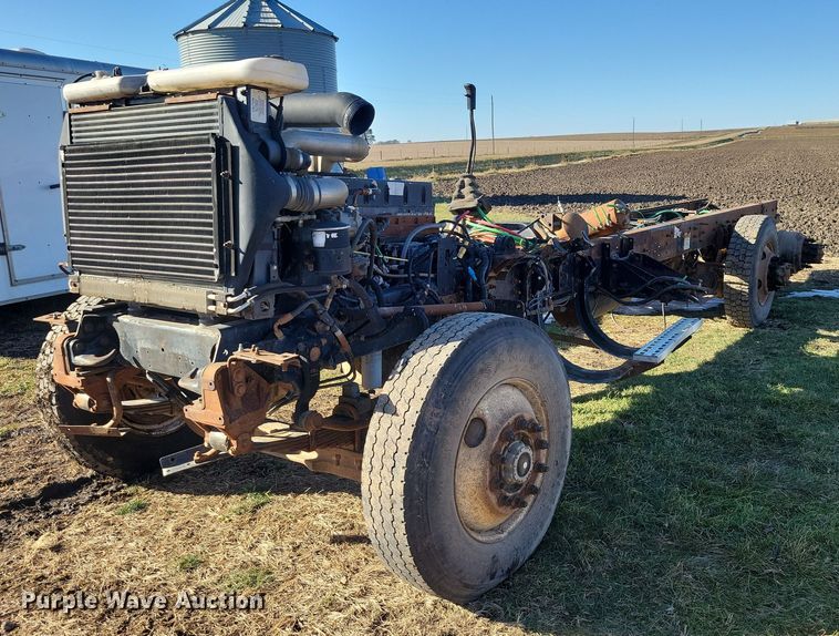 1998 Ford 9500 semi truck - EA2738