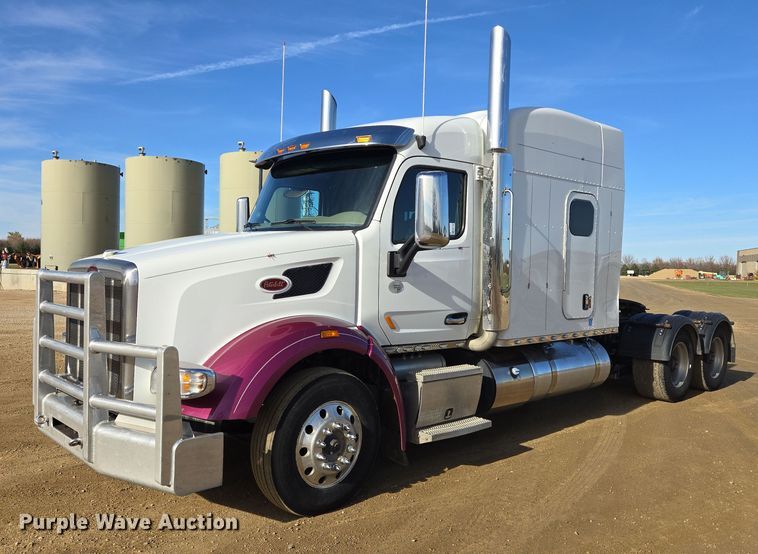 2016 Peterbilt 567 semi truck - EB1152