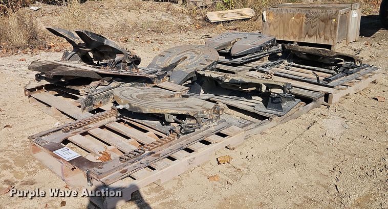 (7) king pin hitches - EB8430