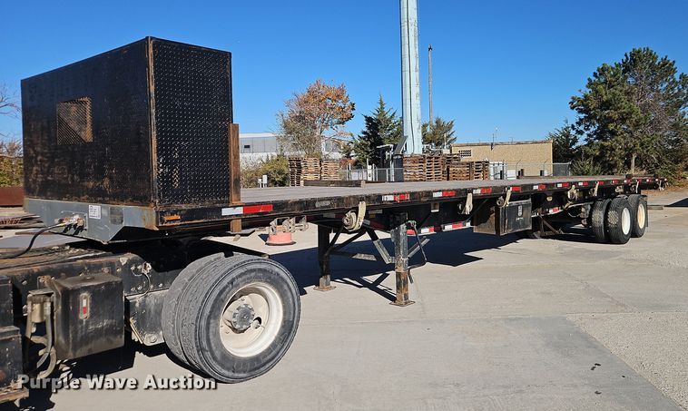 2017 Transcraft extendable flatbed trailer - EB8454