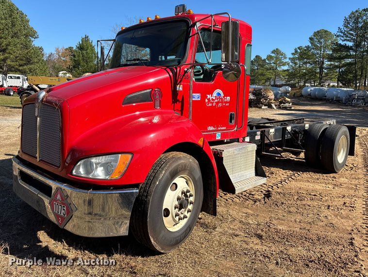 2015 Kenworth T370 truck cab and chassis - EC3900