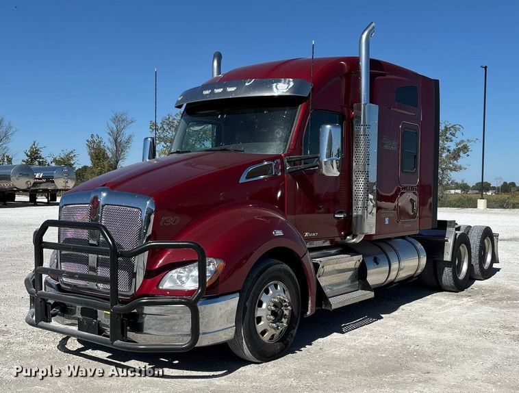 2021 Kenworth T680 semi truck - ED2317