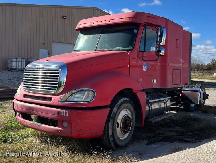 2004 Freightliner Columbia semi truck - ED2359