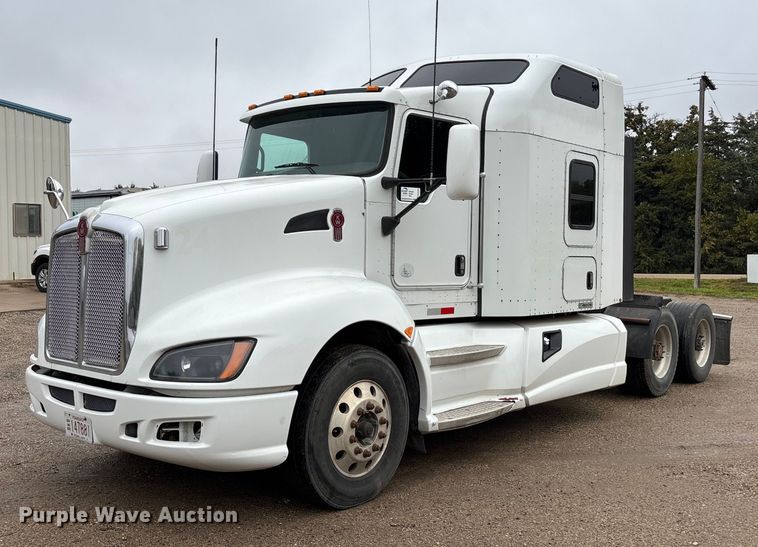 2011 Kenworth T660 semi truck - EE4222