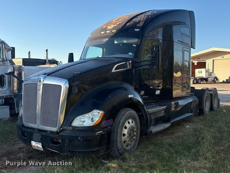 2018 Kenworth T680 semi truck - EF6163