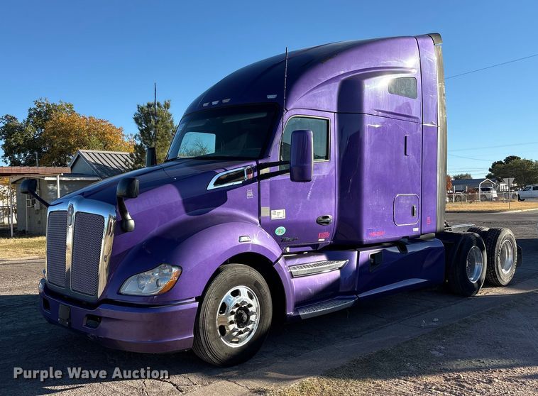 2019 Kenworth T680 semi truck - EF6183