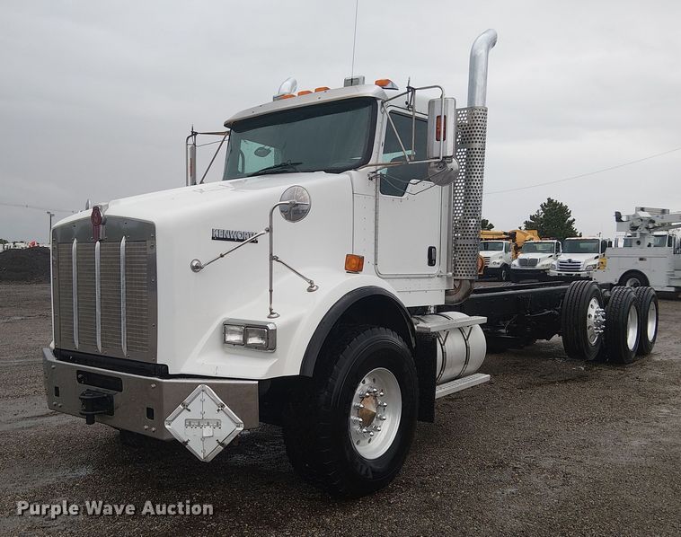2009 Kenworth T800 truck cab and chassis - EG1686