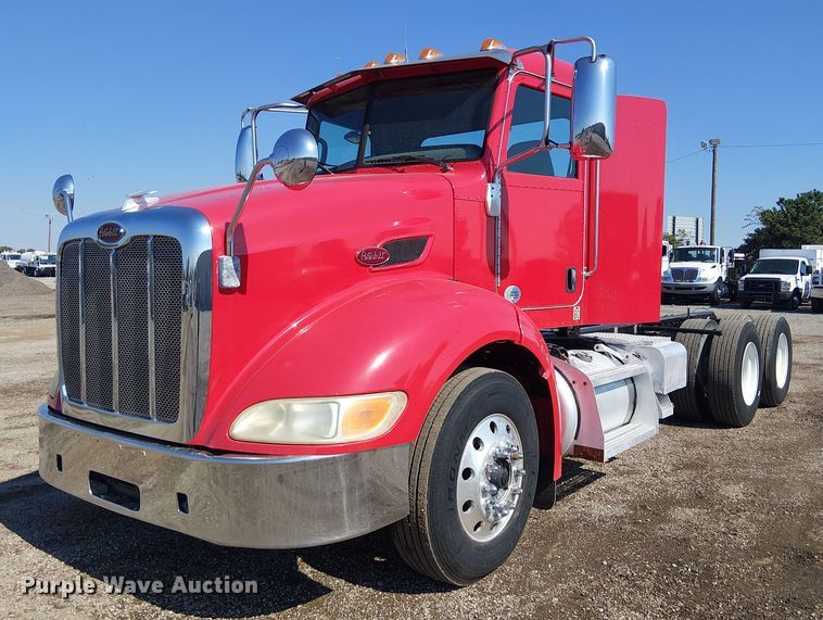 2012 Peterbilt 384 semi truck - EG8256