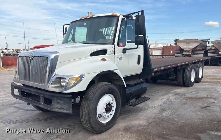 2006 International 7400 flatbed truck - EG8275
