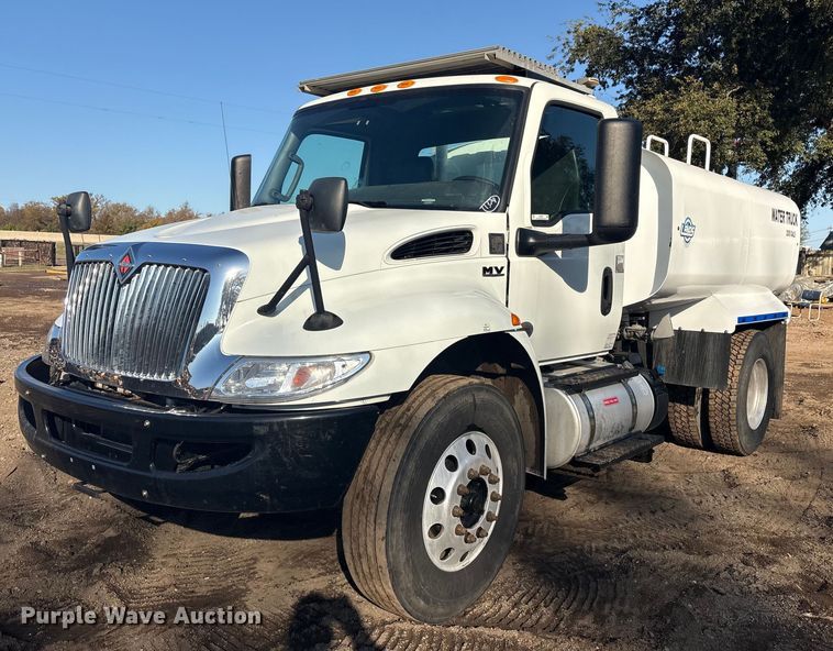 2020 International MV607 water truck - EG8276