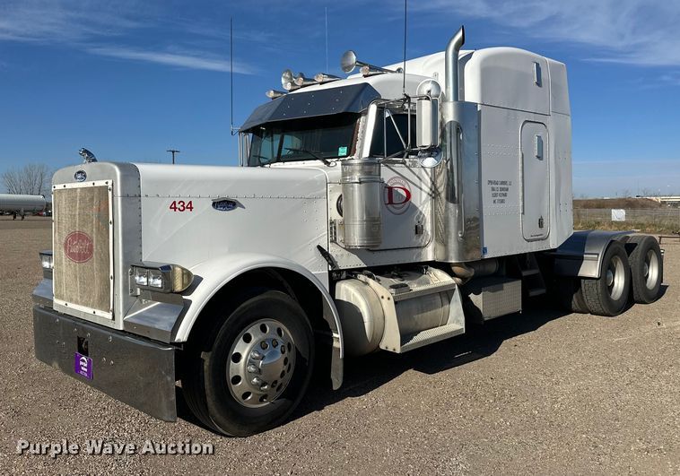 1999 Peterbilt 379 semi truck - EL0084