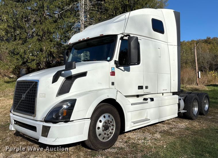 2015 Volvo VNL semi truck - EM6132