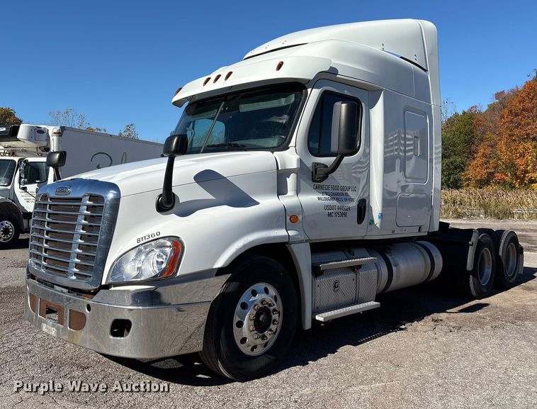 2018 Freightliner Cascadia 125 semi truck - EM6139