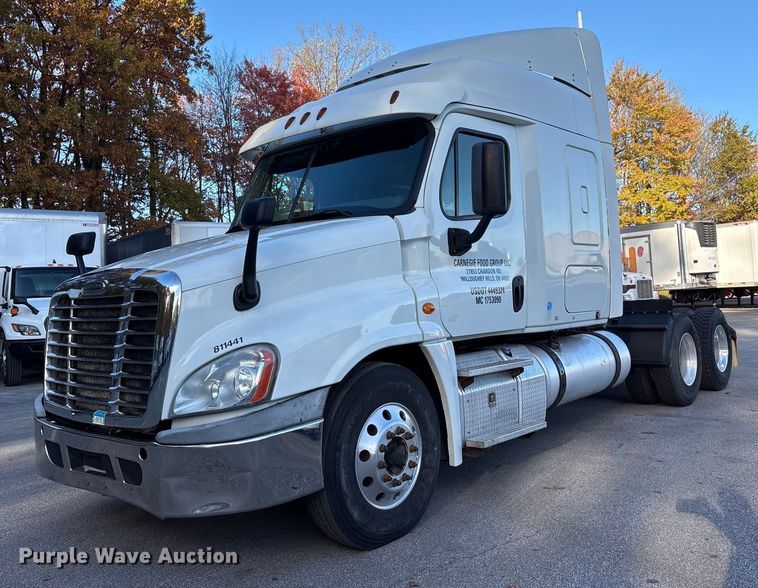 2018 Freightliner Cascadia 125 semi truck - EM6141