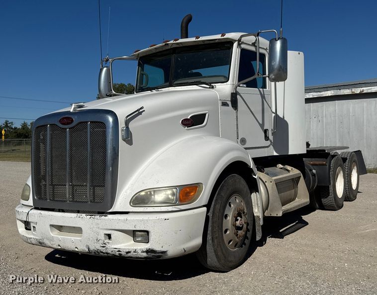 2012 Peterbilt  386 semi truck - EM8456