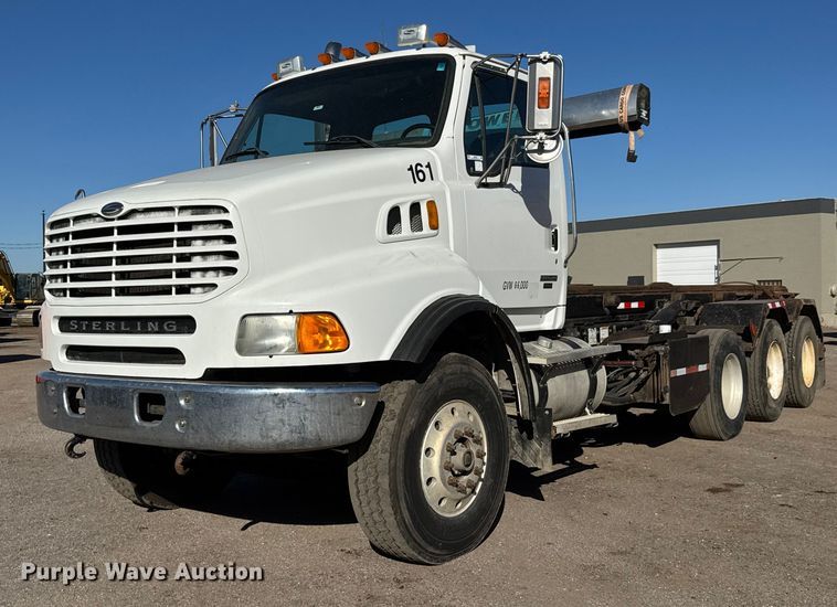 2007 Sterling LT9500 roll-off container truck - EM8467