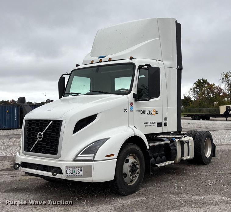 2022 Volvo VNR semi truck - EN5738
