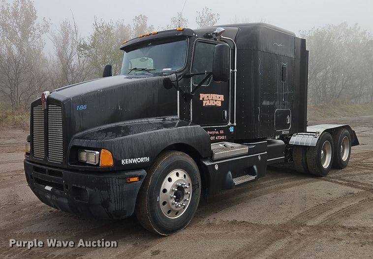 2006 Kenworth T600 semi truck - EO4744