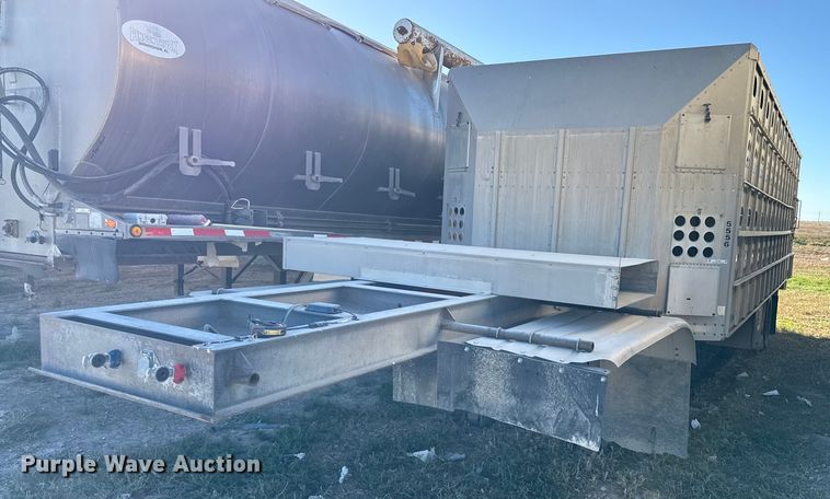 1995 Merritt 26X102XRV livestock trailer - EP0932