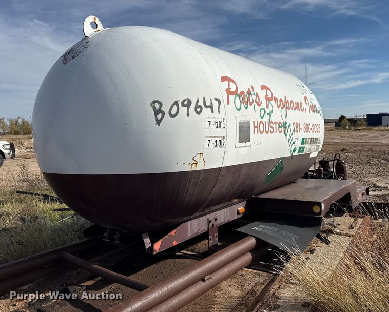 1999 National Tank Mfg propane delivery bed - EP0946