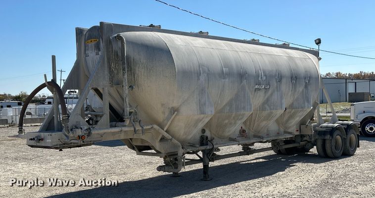 1992 J&L Tank pneumatic dry bulk trailer - ET6624