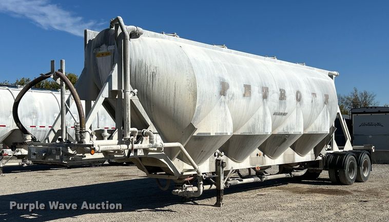 1992 J&L Tank pneumatic dry bulk trailer - ET6626
