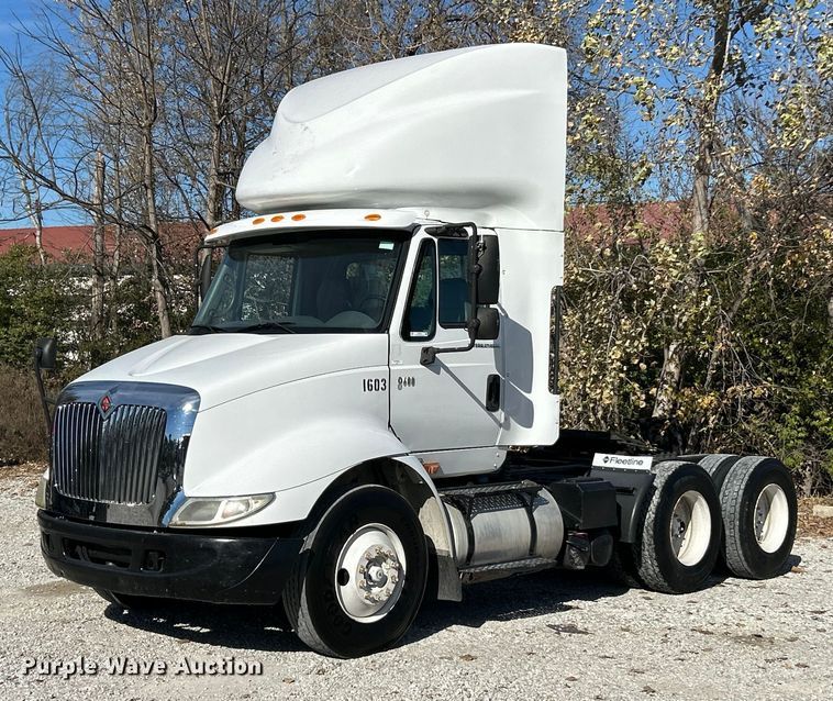 2006 International 8600 semi truck - ET6654