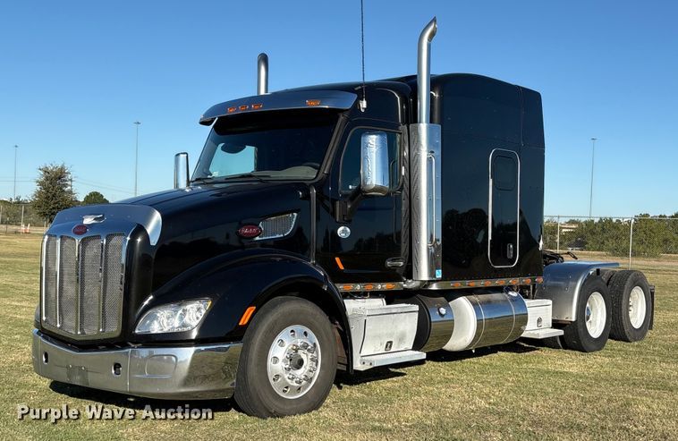 2014 Peterbilt 579 semi truck - ET7216