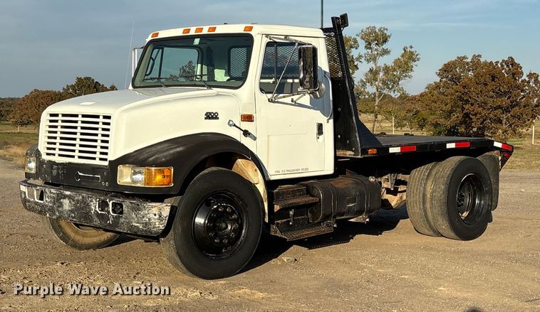 2000 International 4700 flatbed truck - ET7242