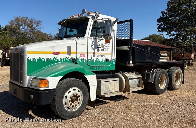 2002 Peterbilt 385 flatbed truck - ET7294