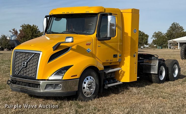2020 Volvo VNL semi truck - EU5362