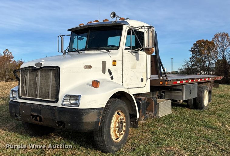 2000 Peterbilt 330 rollback truck - EV3268