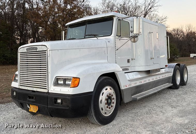 1994 Freightliner FLD120 semi truck - EV3298