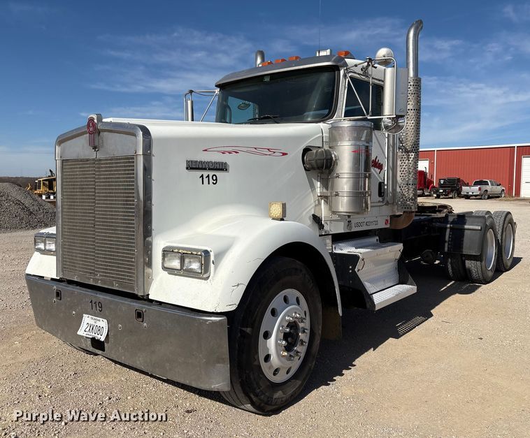 2009 Kenworth W900 semi truck - FI0030