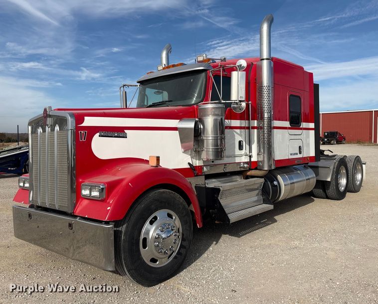 2013 Kenworth W900 semi truck - FI0036