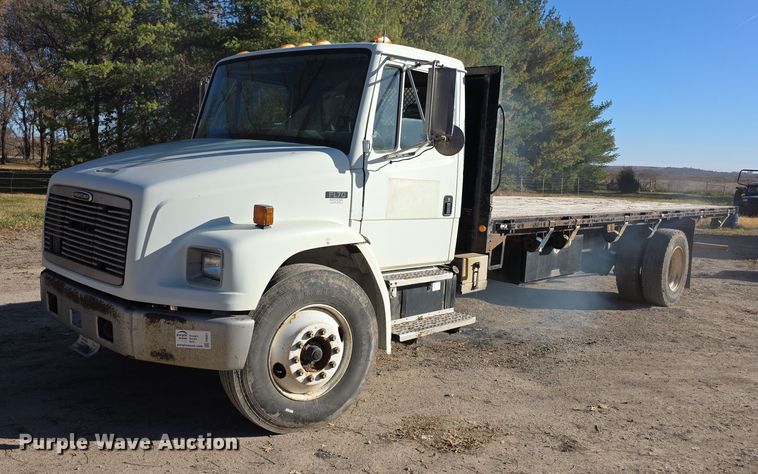 2000 Freightliner FL70 flatbed truck - FI0651