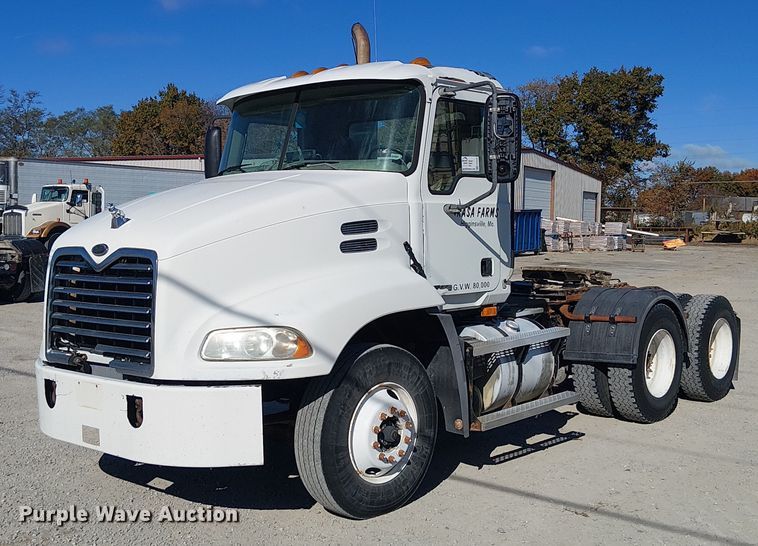 2004 Mack CX613 semi truck - FK0542