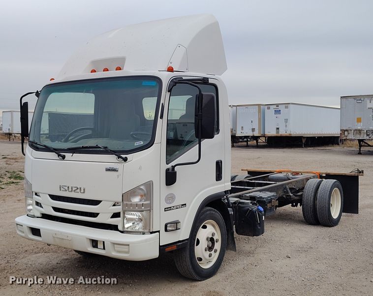 2016 Isuzu NPR-XD truck cab and chassis - IH9347