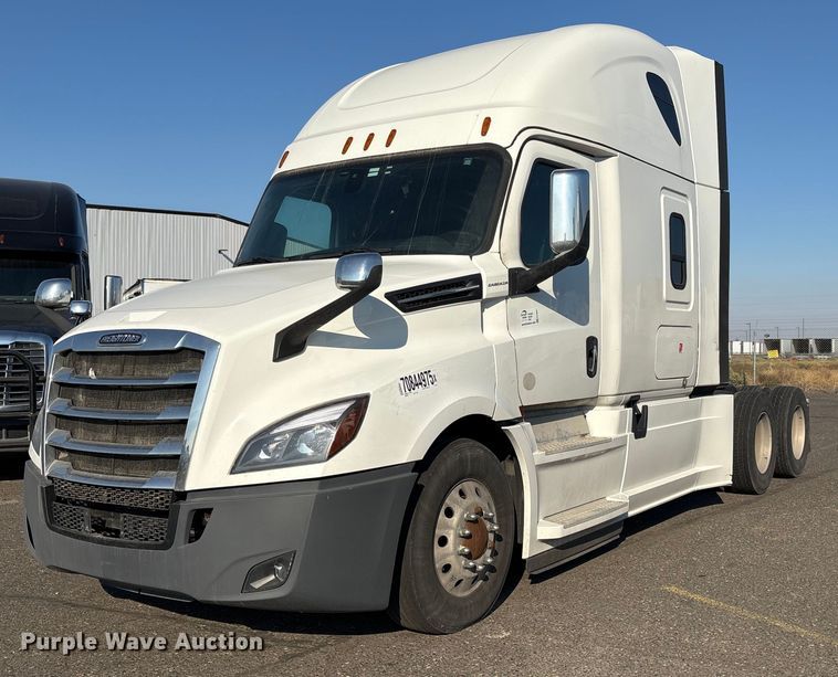 2020 Freightliner Cascadia semi truck - YA1030