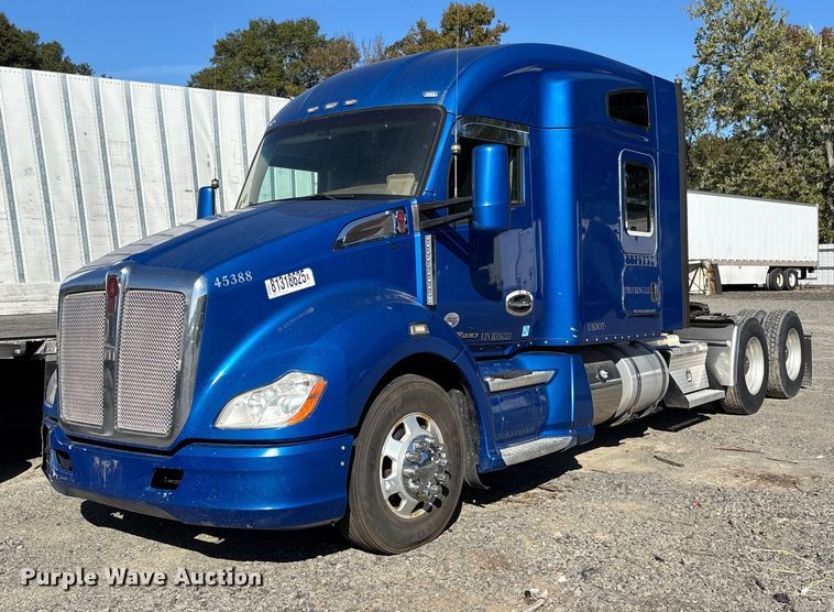 2017 Kenworth T680 semi truck - YA1153