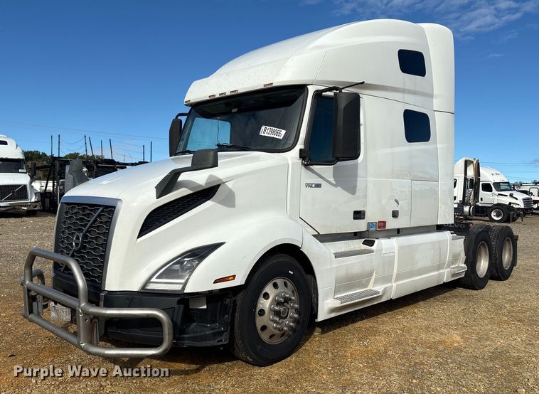 2020 Volvo VNL semi truck - YA1156