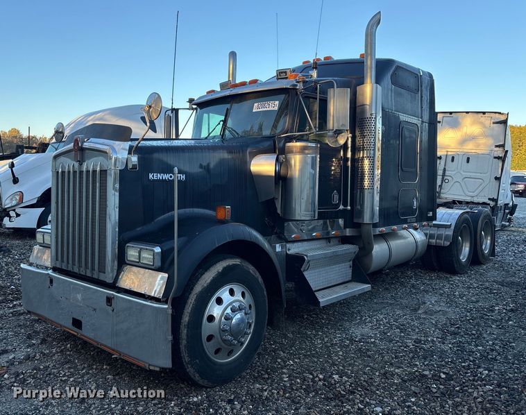 2004 Kenworth W900 semi truck - YA1164