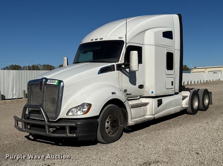 2017 Kenworth T680 semi truck - YA1169