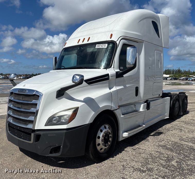 2019 Freightliner Cascadia semi truck - YA1179
