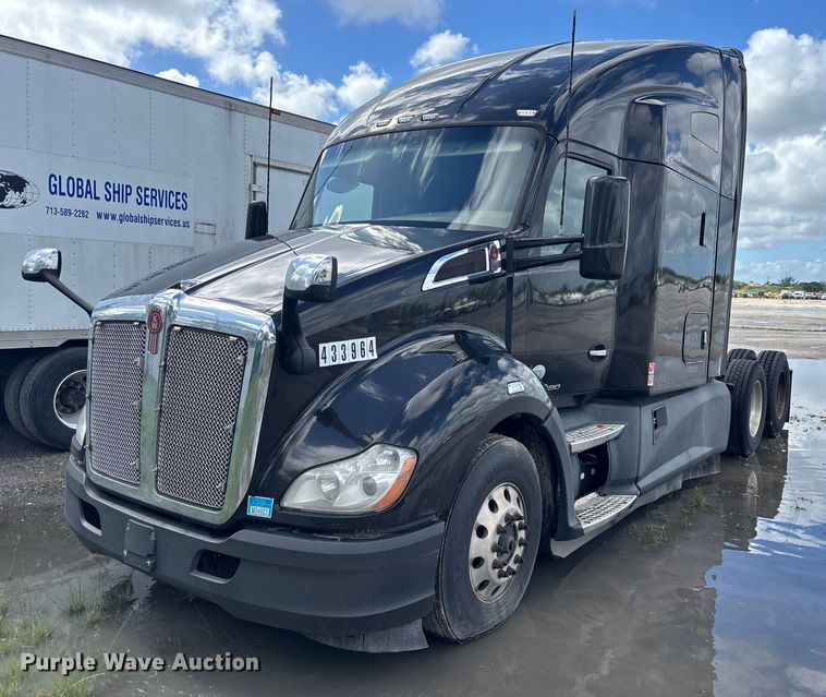 2019 Kenworth T680 semi truck - YA1189