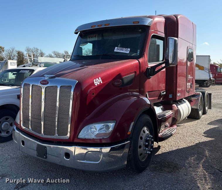 2017 Peterbilt 579 semi truck - YA1201
