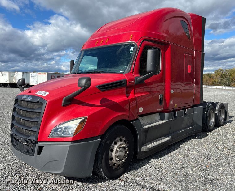 2020 Freightliner Cascadia semi truck - YA1226