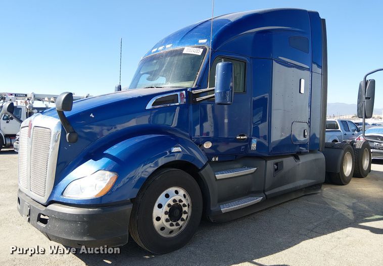 2019 Kenworth T680 semi truck - YA1244